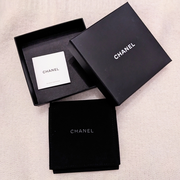 CHANEL✨CC Crystal Beaded Hoop Earrings - Picture 8 of 9